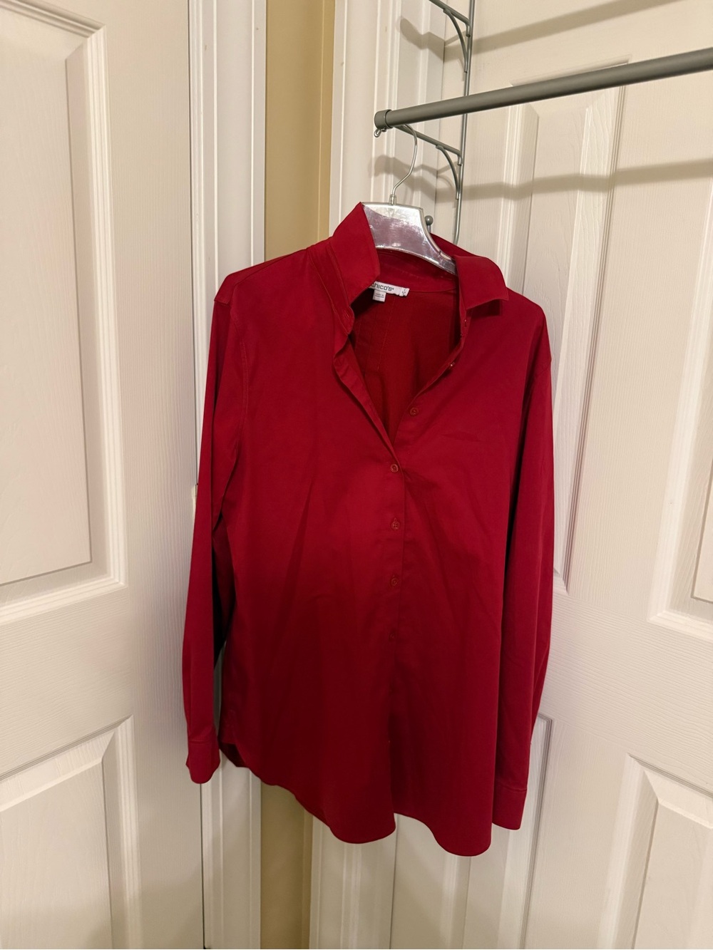 Chico’s No-Iron Stretch Red Button Down Tunic Long Sleeve Size 1 EUC